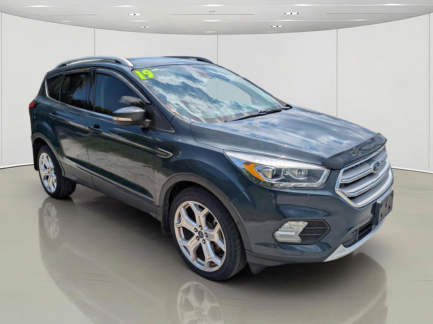 Certified 2019 Ford Escape Titanium AWD/4WD image 3