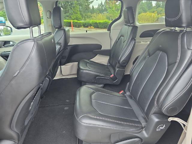 Used 2024 Chrysler Pacifica Touring-L FWD image 9