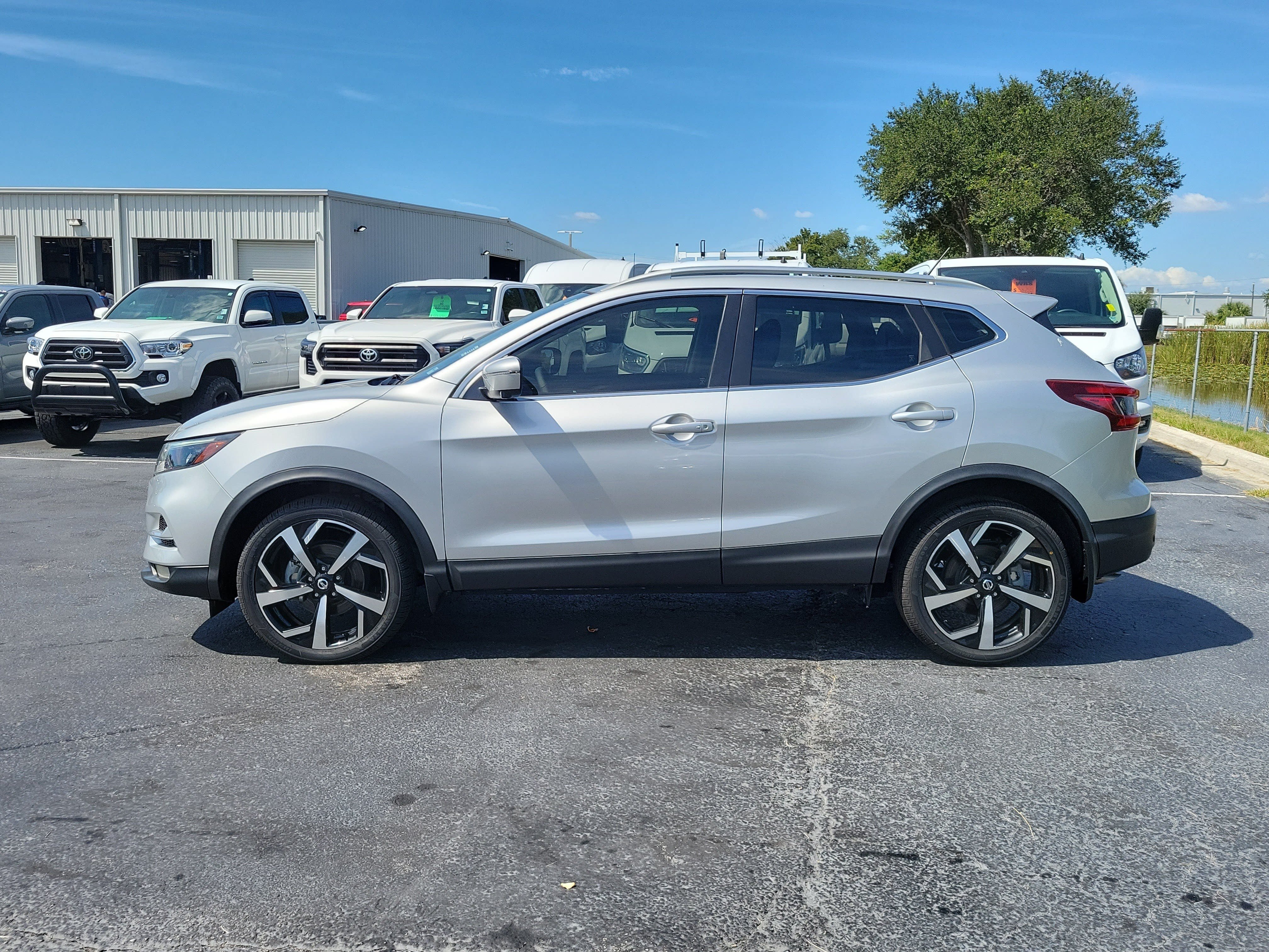 Used 2022 Nissan Rogue Sport SL w/ Premium Package AWD/4WD image 6