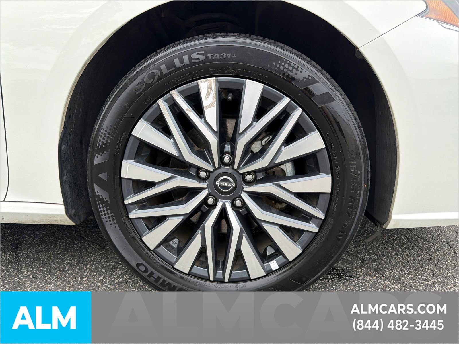 Used 2025 Nissan Altima 2.5 SV FWD image 14