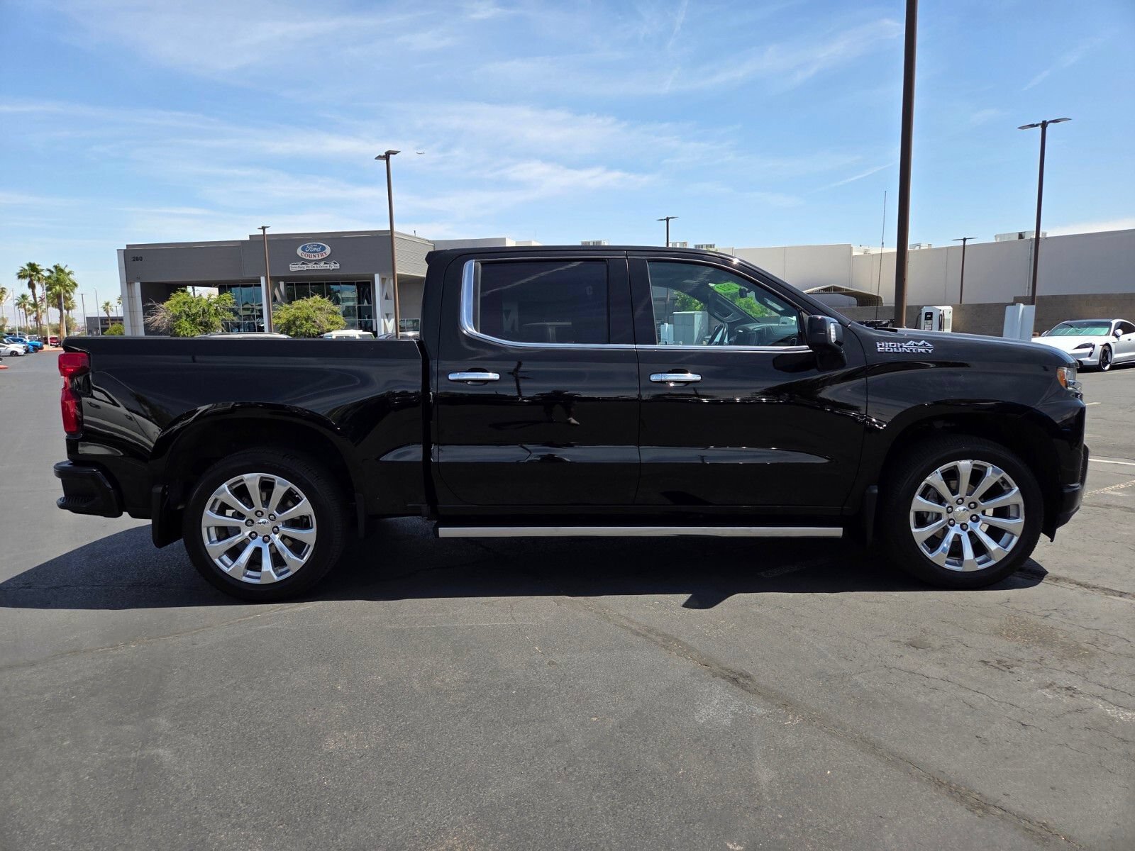 Used 2021 Chevrolet Silverado 1500 High Country w/ Technology Package AWD/4WD image 7