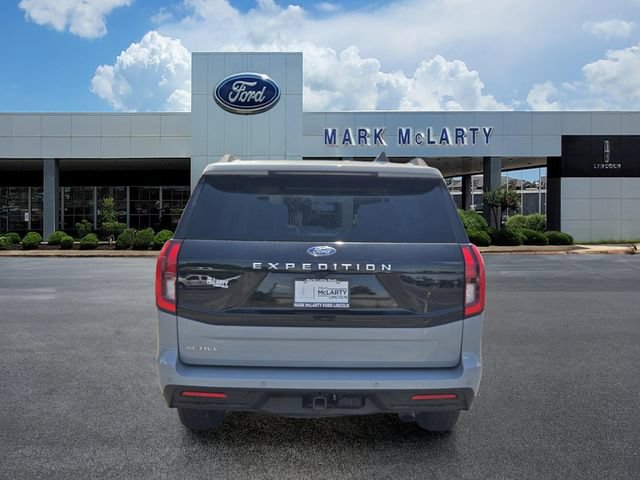 Certified 2025 Ford Expedition Active AWD/4WD image 4