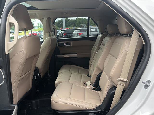 Certified 2022 Ford Explorer XLT w/ Equipment Group 202A AWD/4WD image 29
