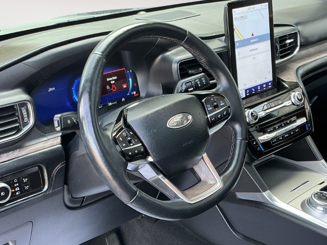 Certified 2023 Ford Explorer Platinum w/ Technology Package AWD/4WD image 13
