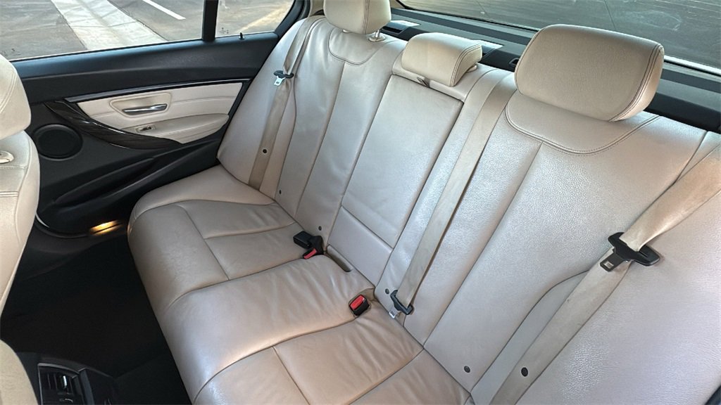 Used 2017 BMW 320i Sedan image 23