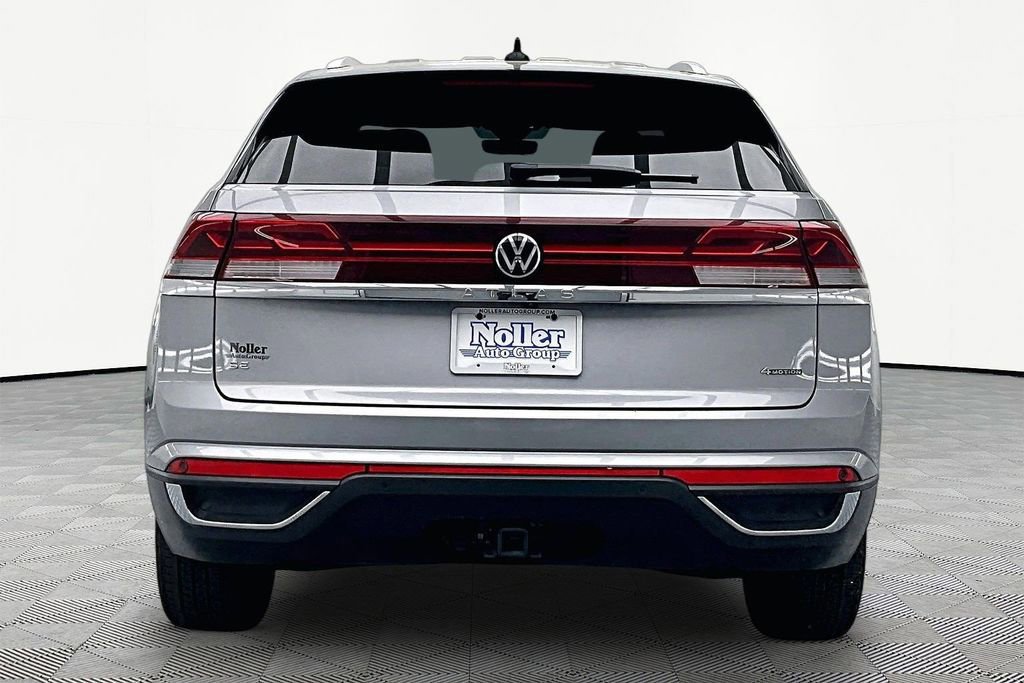 Used 2025 Volkswagen Atlas Cross Sport SE AWD/4WD image 3