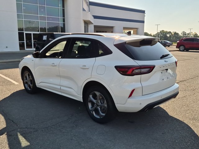 Certified 2023 Ford Escape ST-Line w/ Tech Pack #1 AWD/4WD image 6