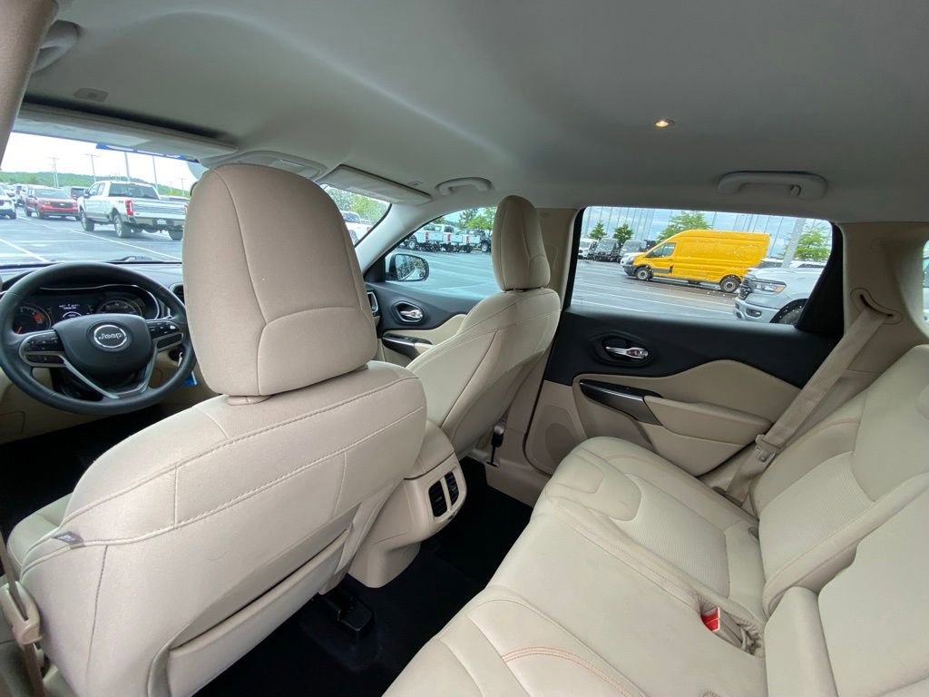 Used 2019 Jeep Cherokee Latitude w/ Popular Appearance Group FWD image 22