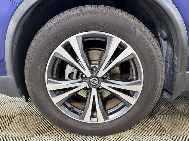 Used 2019 Nissan Rogue SV w/ Premium Package FWD image 11