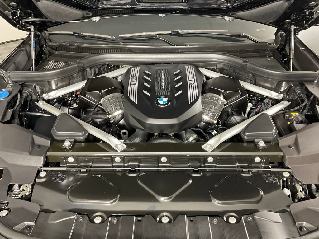 Used 2021 BMW X5 M50i w/ Executive Package image 9