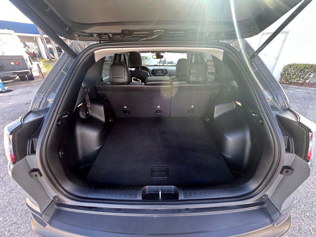 Used 2020 Jeep Cherokee Latitude Plus w/ Comfort/Convenience Group image 33