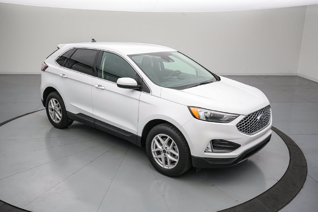 Certified 2023 Ford Edge SEL w/ Convenience Package AWD/4WD image 2