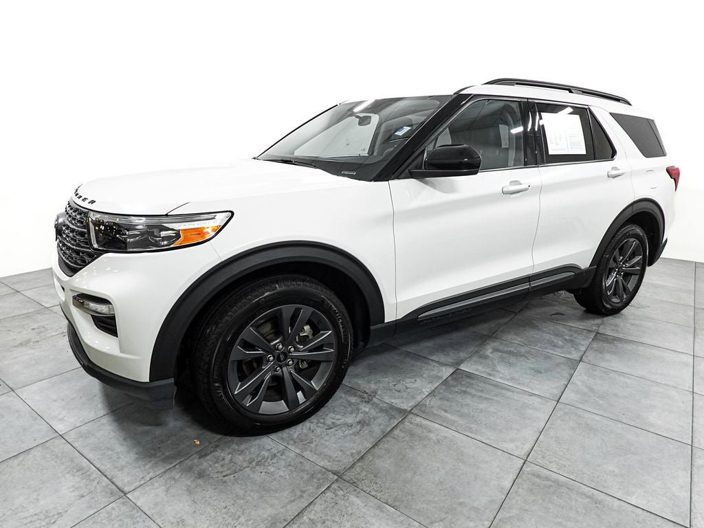 Certified 2024 Ford Explorer XLT w/ Equipment Group 202A AWD/4WD image 3