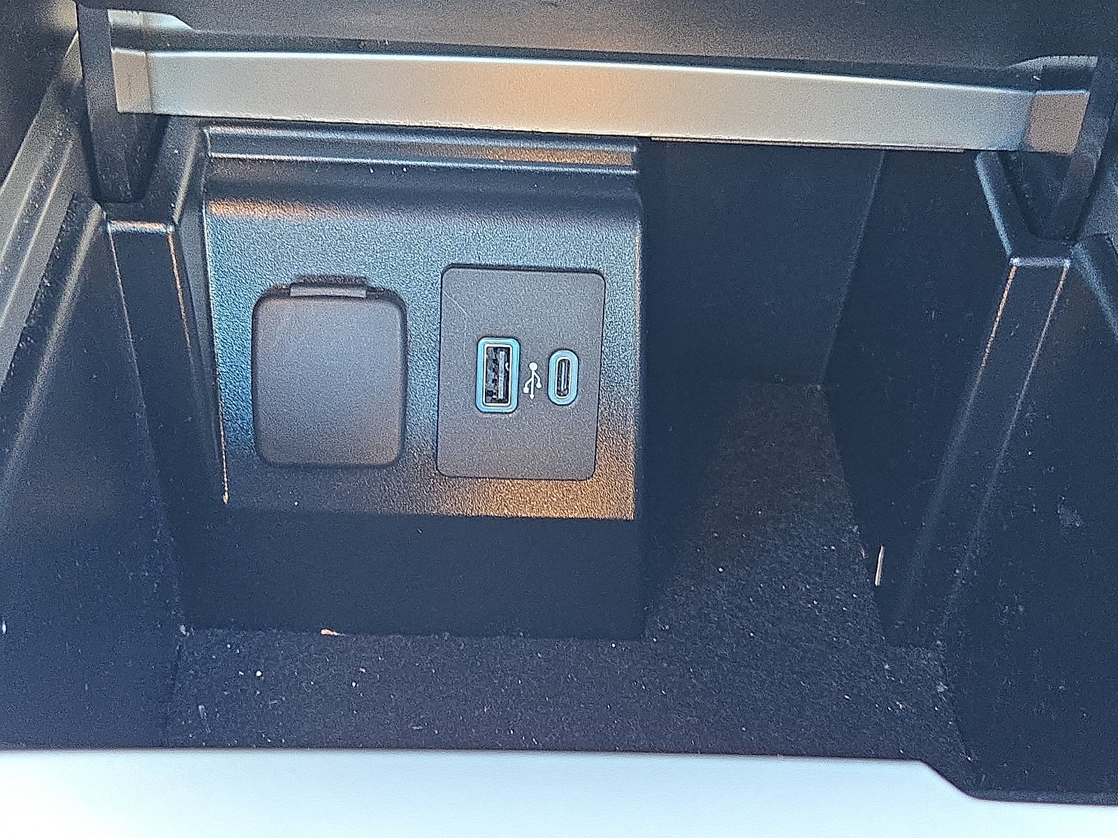 Certified 2022 Ford Explorer ST w/ Equipment Group 401A image 25