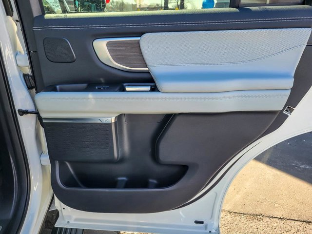 Certified 2025 Ford Expedition Platinum w/ Platinum Ultimate Package image 29