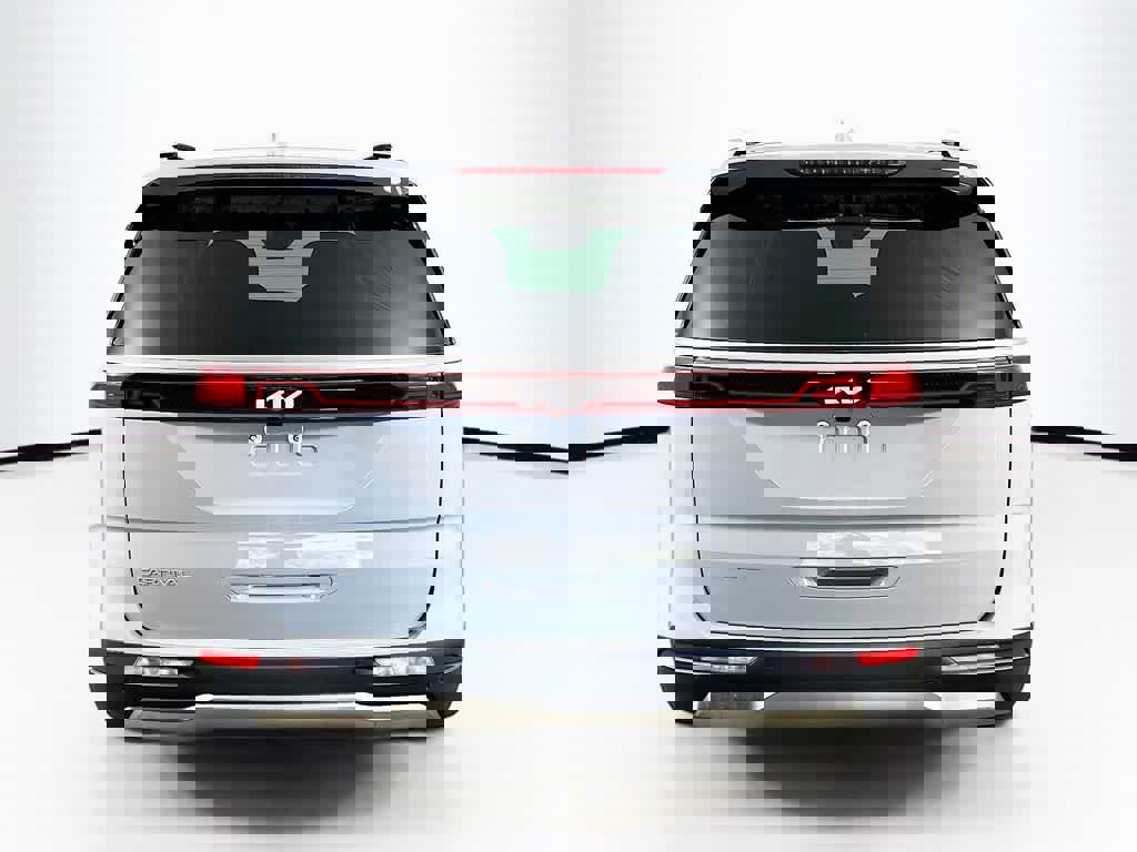 Used 2023 Kia Carnival SX Prestige image 4