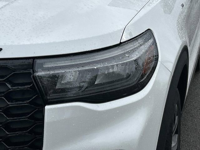 Certified 2025 Ford Explorer ST-Line AWD/4WD image 9
