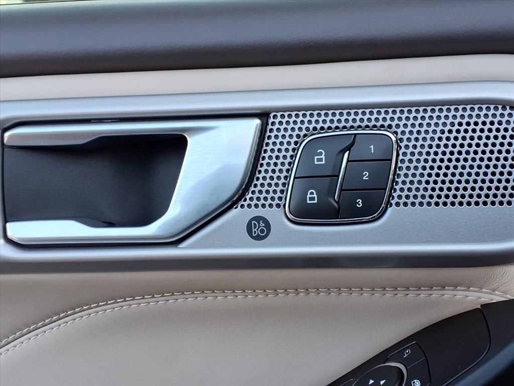 Certified 2020 Ford Explorer Platinum image 17