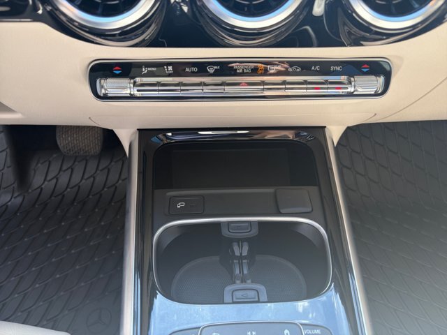 Used 2022 Mercedes-Benz GLA 250 4MATIC w/ Premium Package Lite image 31