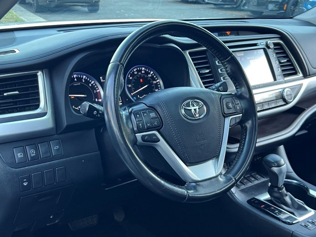 Used 2019 Toyota Highlander XLE image 21