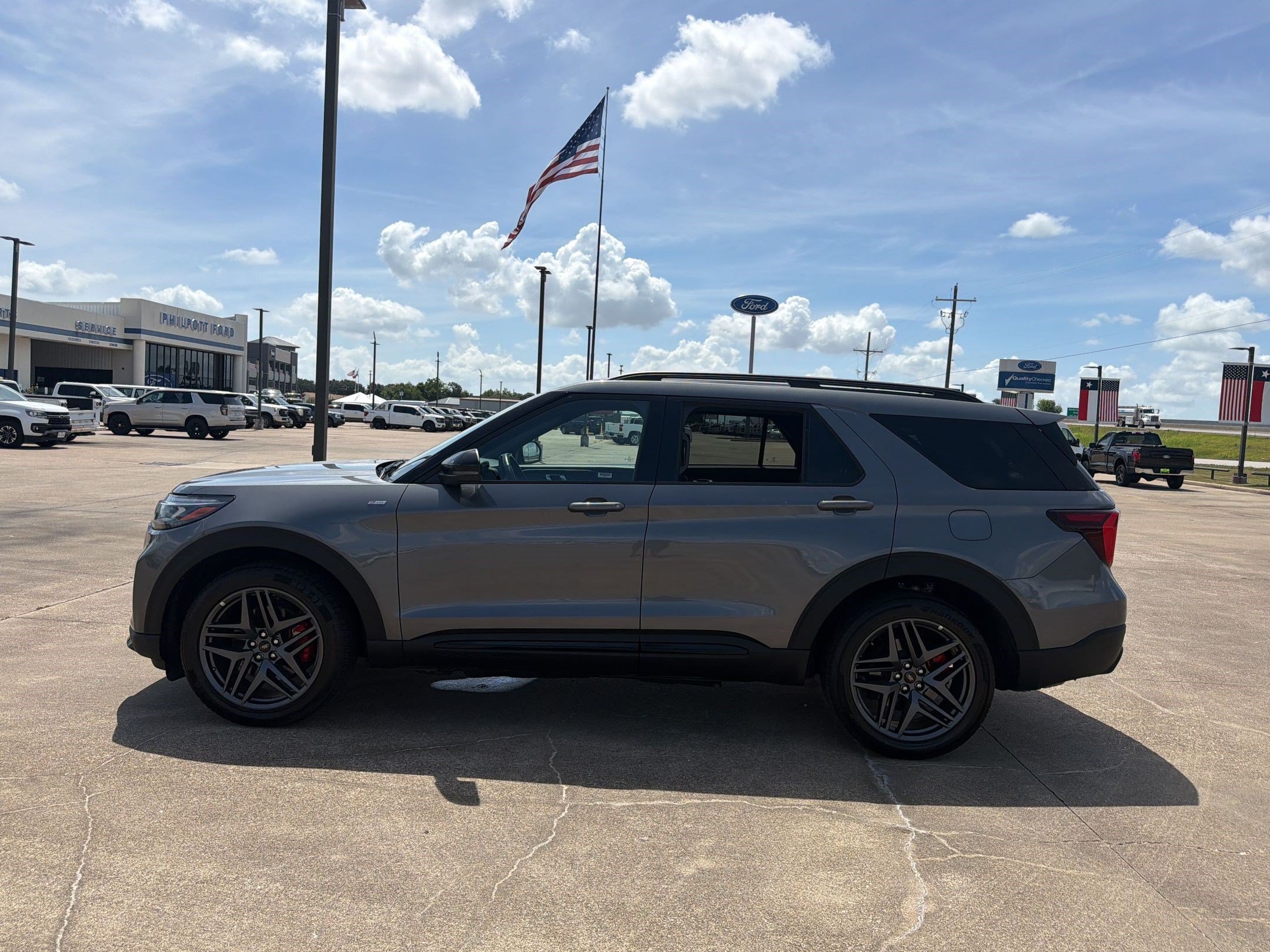 Certified 2025 Ford Explorer ST-Line w/ ST-Line Street Pack AWD/4WD image 2
