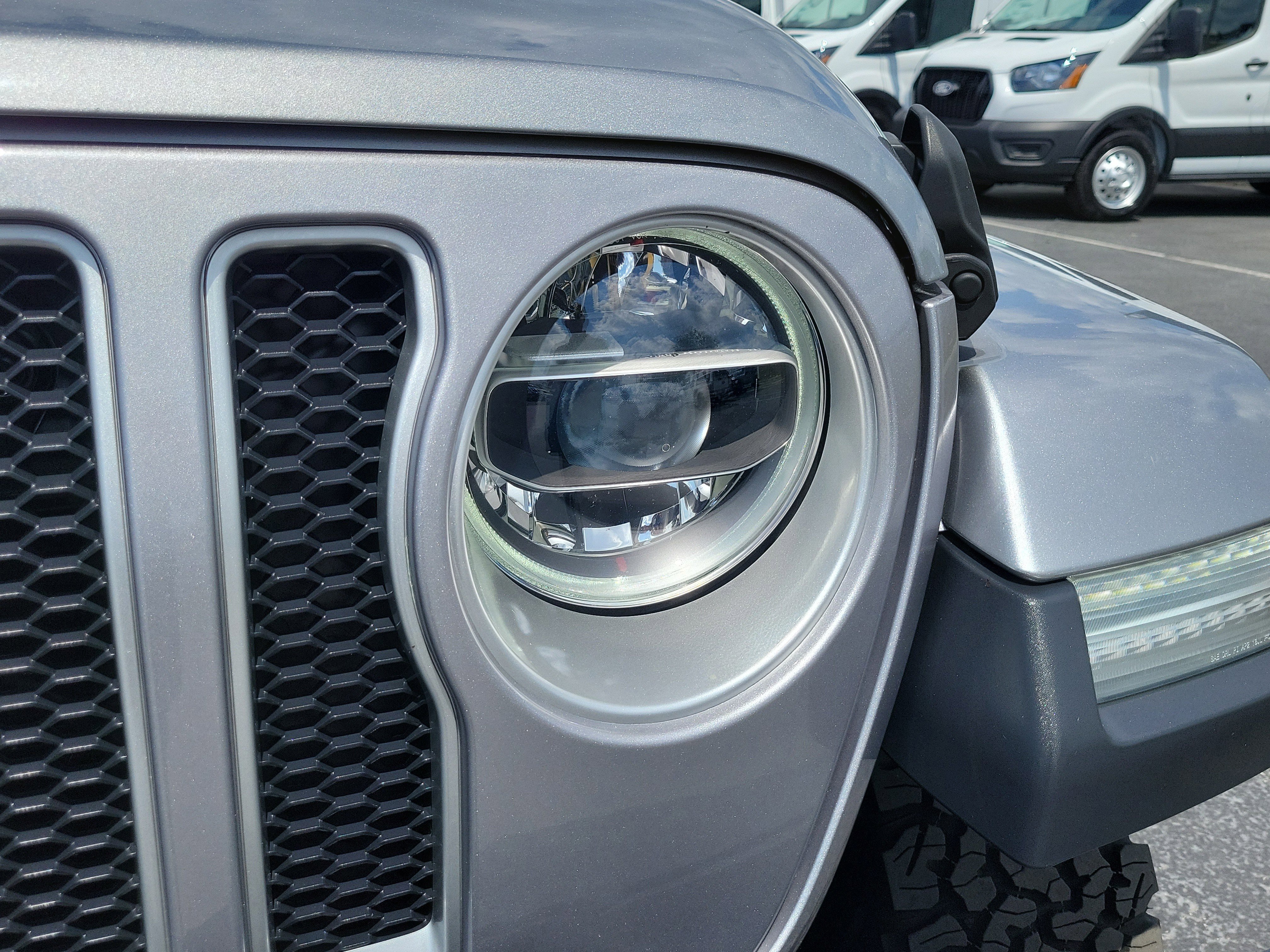 Used 2018 Jeep Wrangler Unlimited Sahara image 6