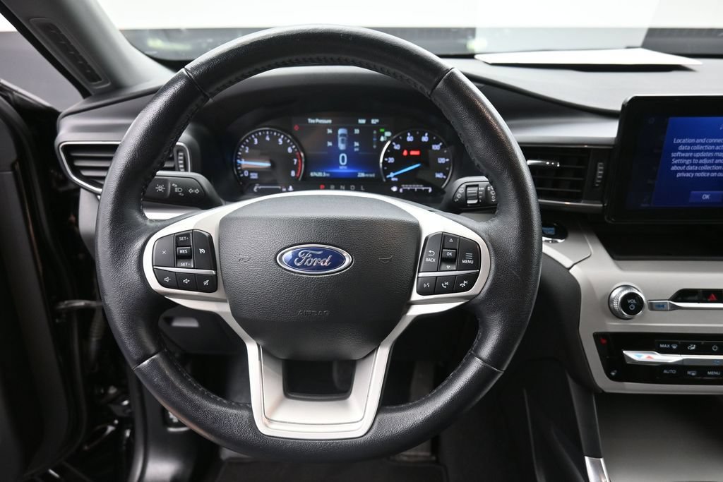 Certified 2023 Ford Explorer XLT w/ Equipment Group 202A AWD/4WD image 7