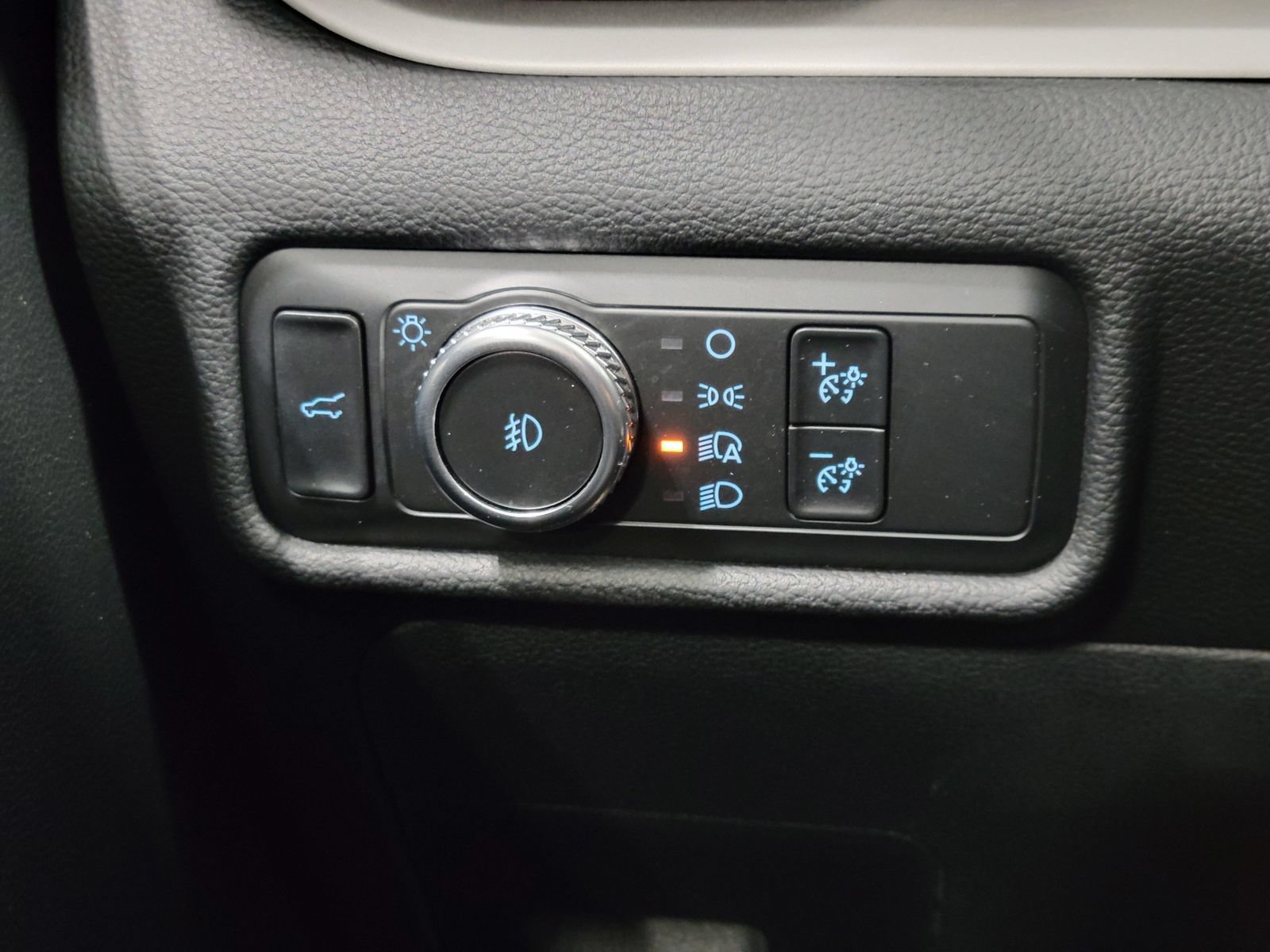 Certified 2020 Ford Explorer XLT w/ Equipment Group 202A AWD/4WD image 14
