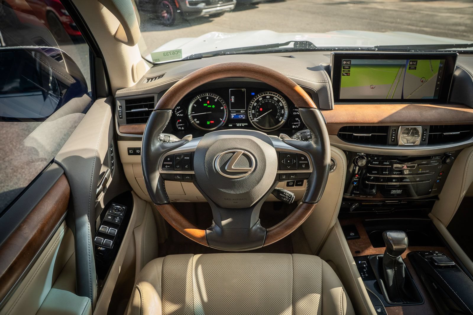 Used 2020 Lexus LX 570 4WD w/ Luxury Package image 35