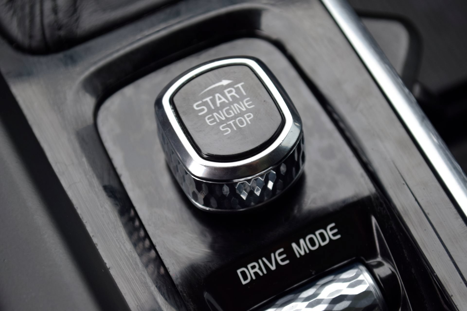 Used 2021 Volvo XC60 T5 Momentum w/ Premium Package FWD image 11
