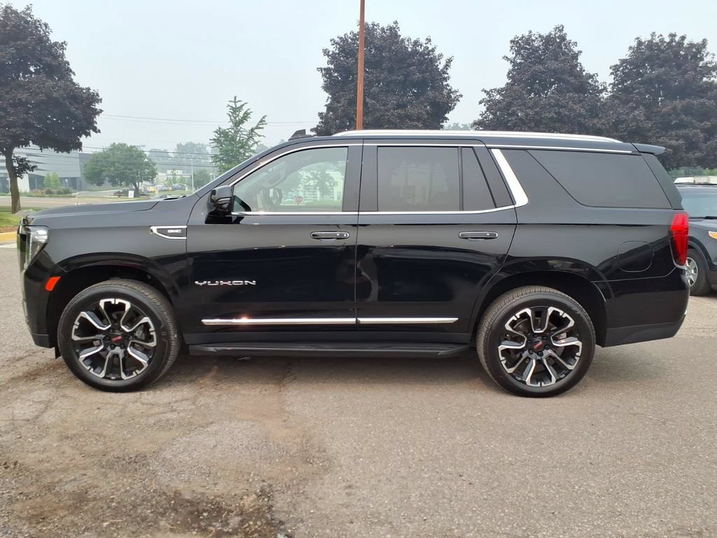 Used 2022 GMC Yukon SLT w/ SLT Premium Package AWD/4WD image 2