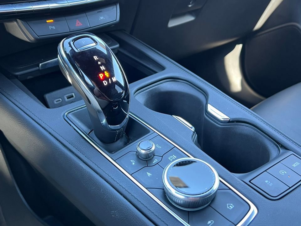 Used 2025 Cadillac XT4 Premium Luxury image 29