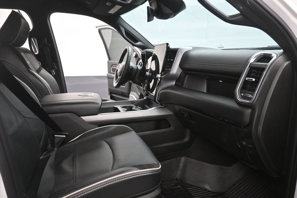 Used 2025 RAM 2500 Laramie AWD/4WD image 26