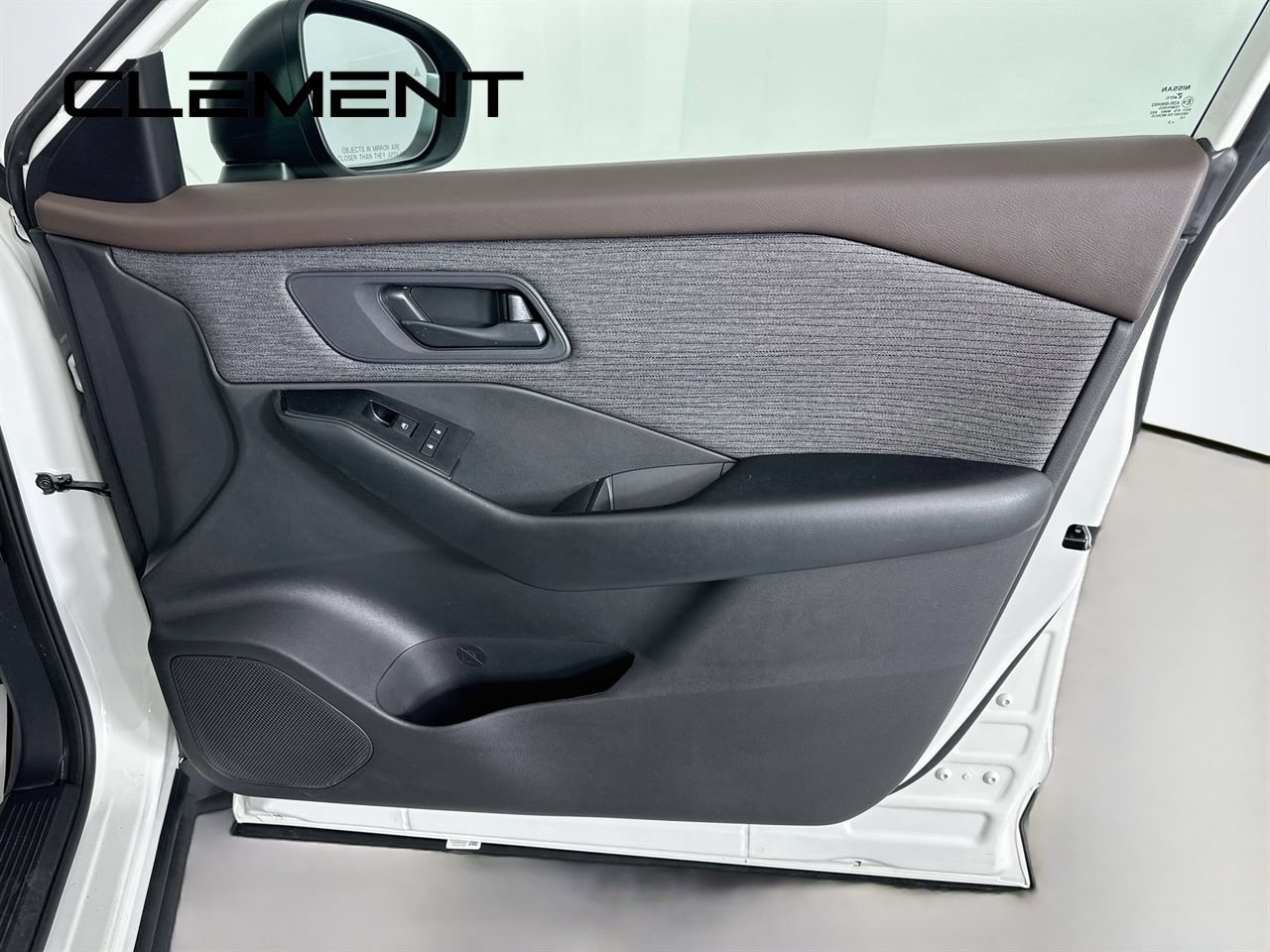 Used 2023 Nissan Rogue S AWD/4WD image 33