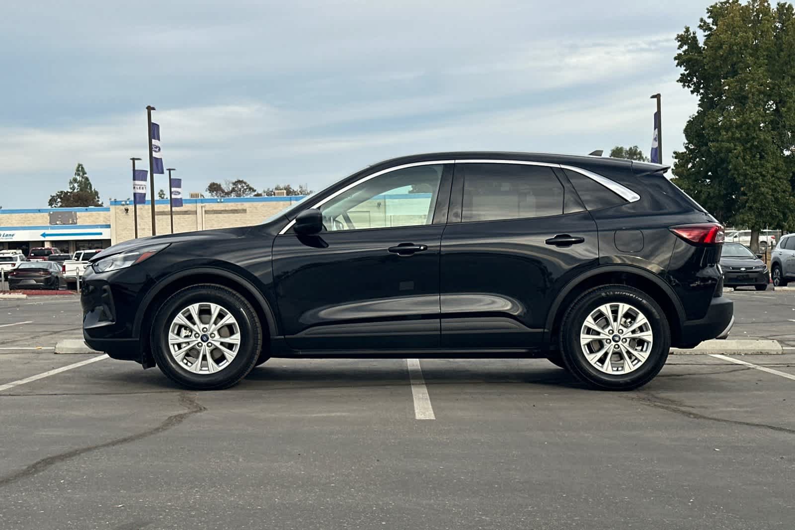 Certified 2023 Ford Escape Active w/ Cold Weather Package FWD image 6