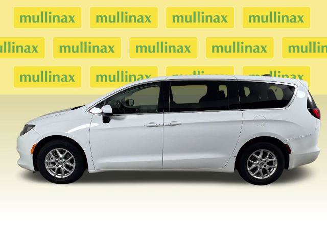 Used 2023 Chrysler Voyager LX FWD image 12