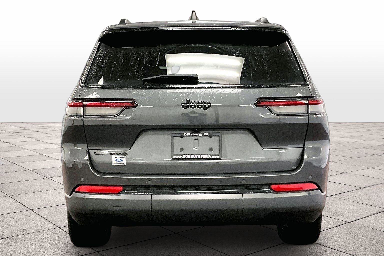 Used 2023 Jeep Grand Cherokee L Laredo image 4