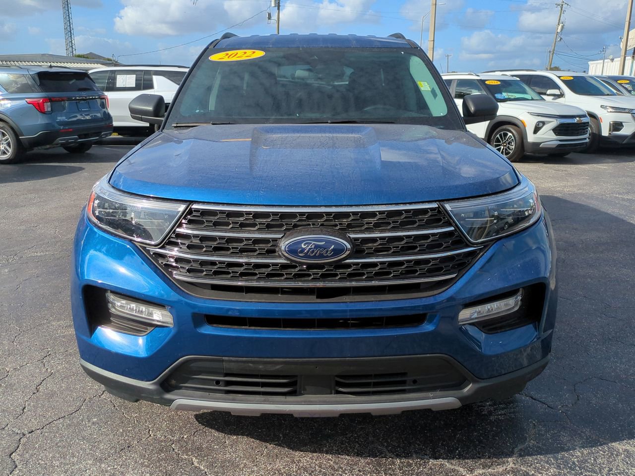 Certified 2022 Ford Explorer XLT w/ Equipment Group 202A AWD/4WD image 8