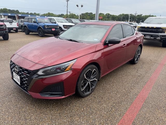Used 2023 Nissan Altima 2.5 SR w/ SR Premium Package AWD/4WD image 3