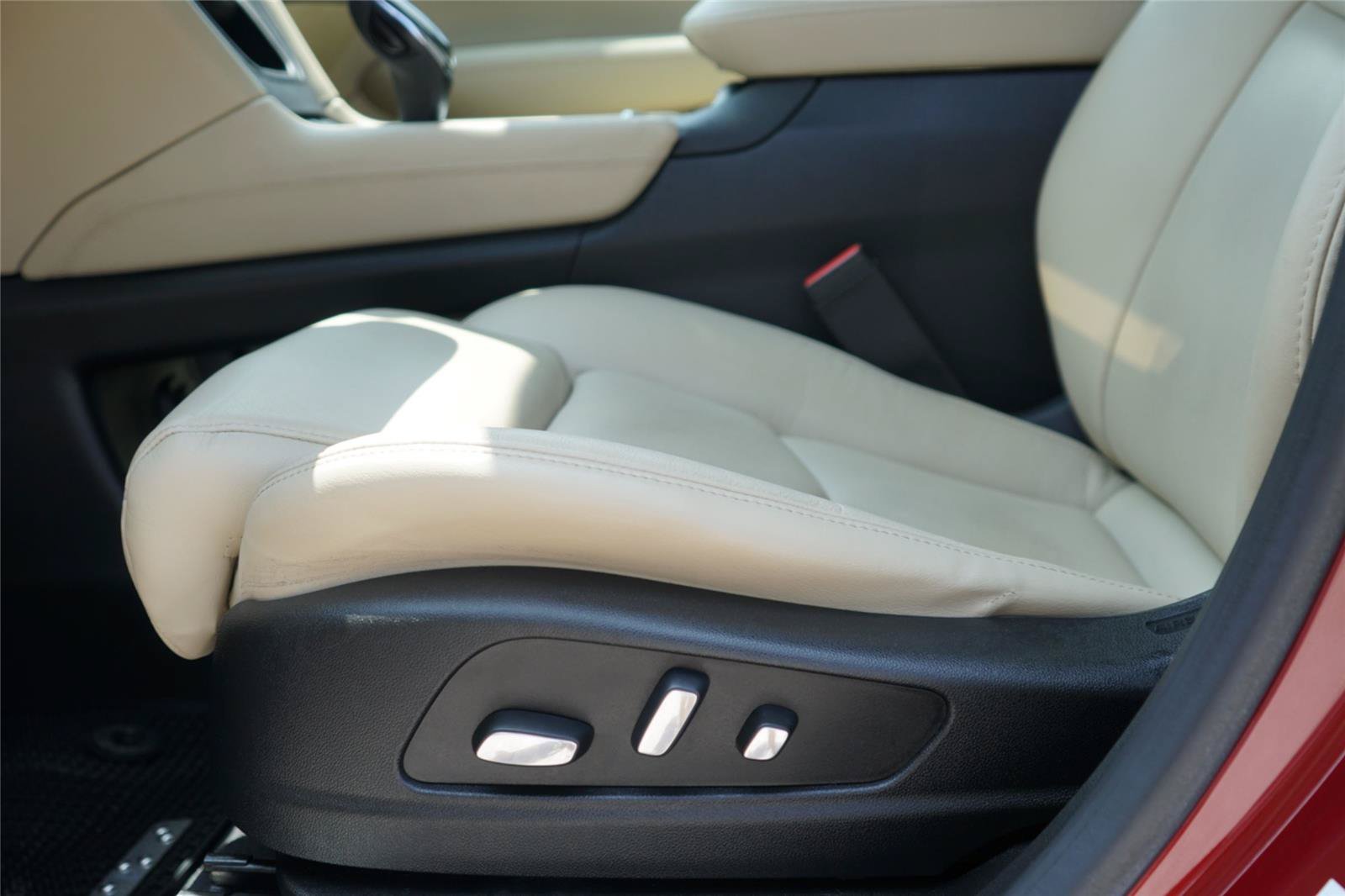 Used 2017 Cadillac XT5 Luxury w/ Driver Awareness Package FWD image 21