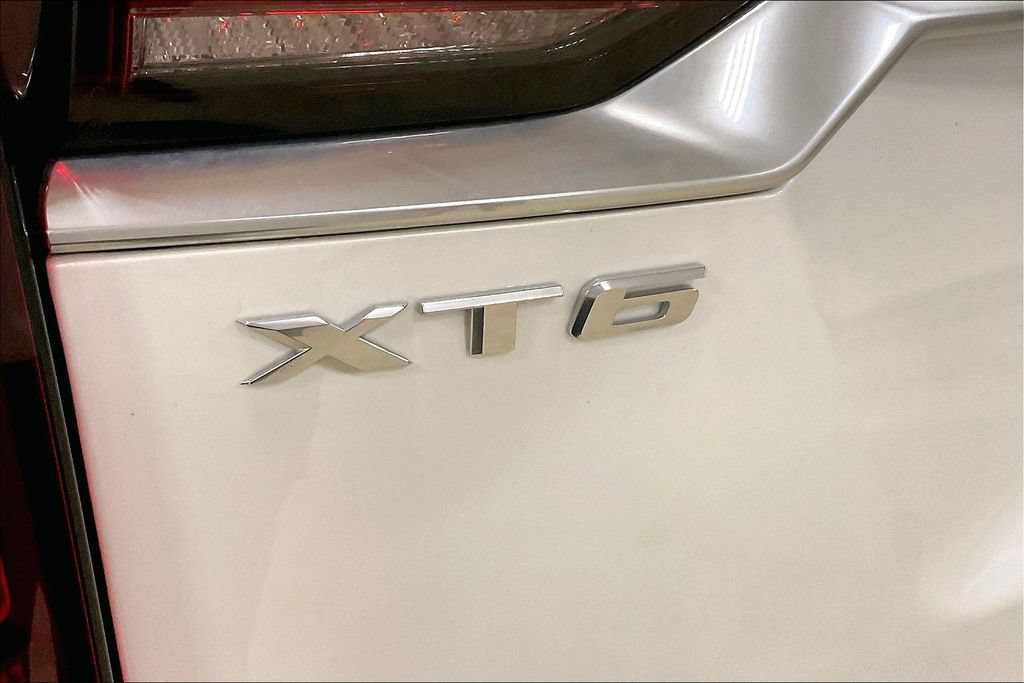 Used 2024 Cadillac XT6 Luxury w/ LPO, Floor Liner Package AWD/4WD image 8
