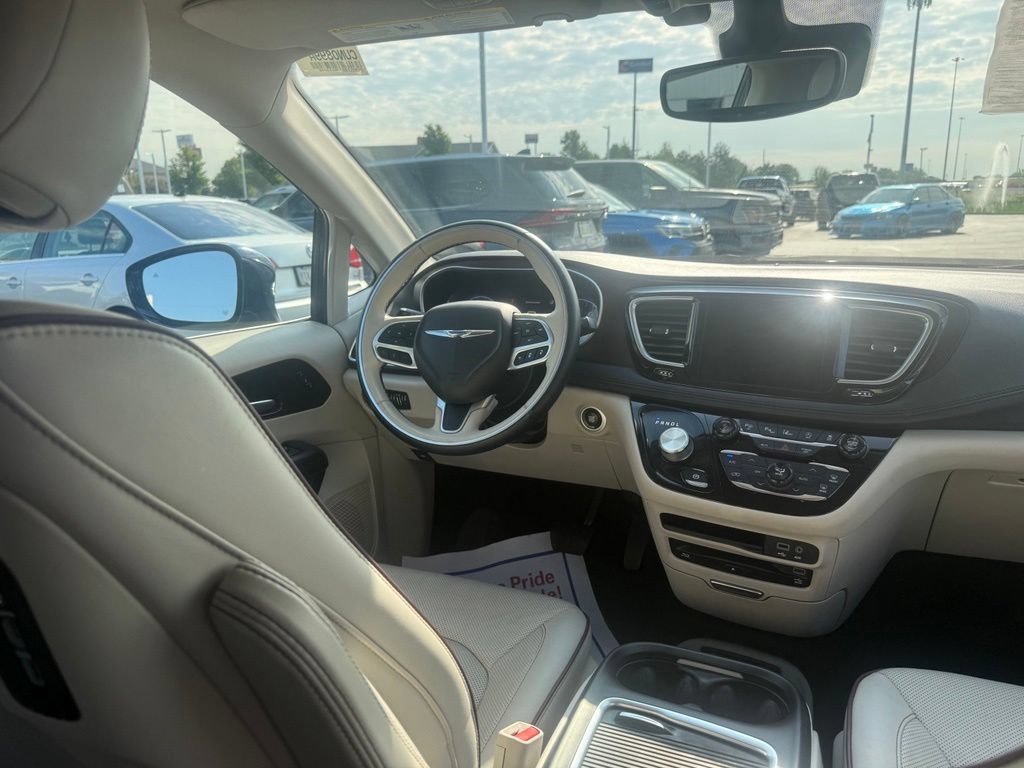 Used 2018 Chrysler Pacifica Limited w/ Advanced Safetytec Group FWD image 64