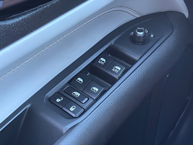 Used 2025 Jeep Compass Limited AWD/4WD image 17