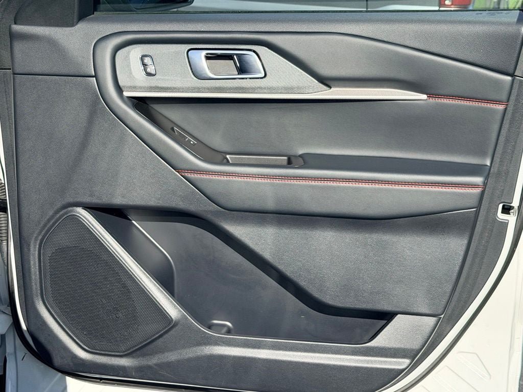 Certified 2025 Ford Explorer ST-Line AWD/4WD image 11