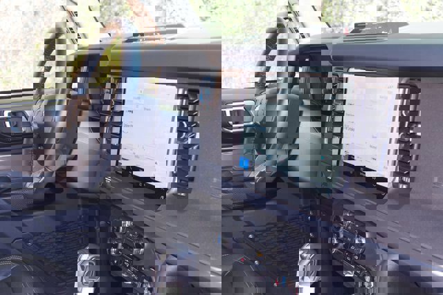 Certified 2025 Ford Bronco Badlands image 10