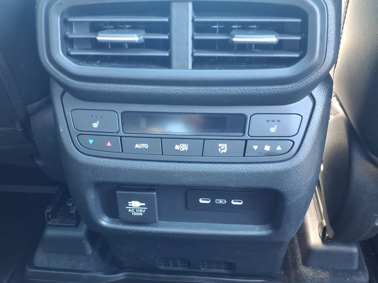 Used 2025 Honda Pilot Black Edition image 19