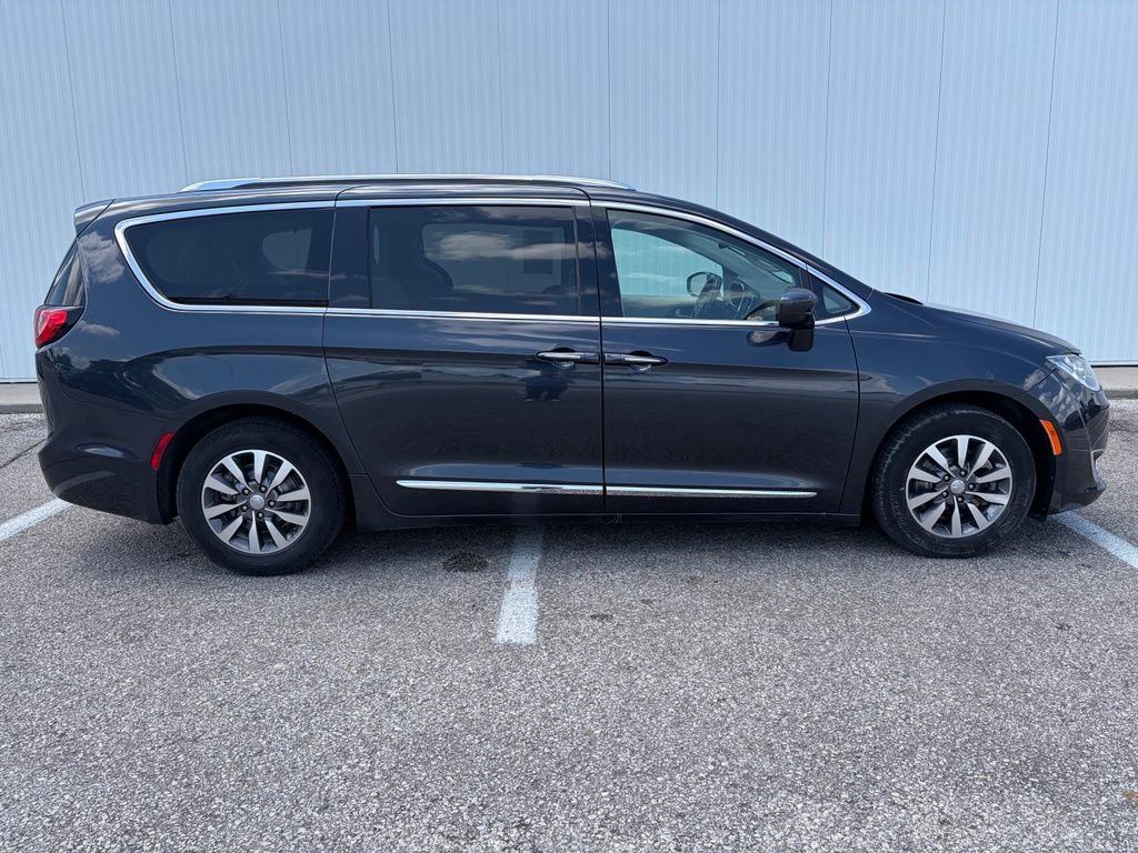 Used 2020 Chrysler Pacifica Touring-L Plus FWD image 9