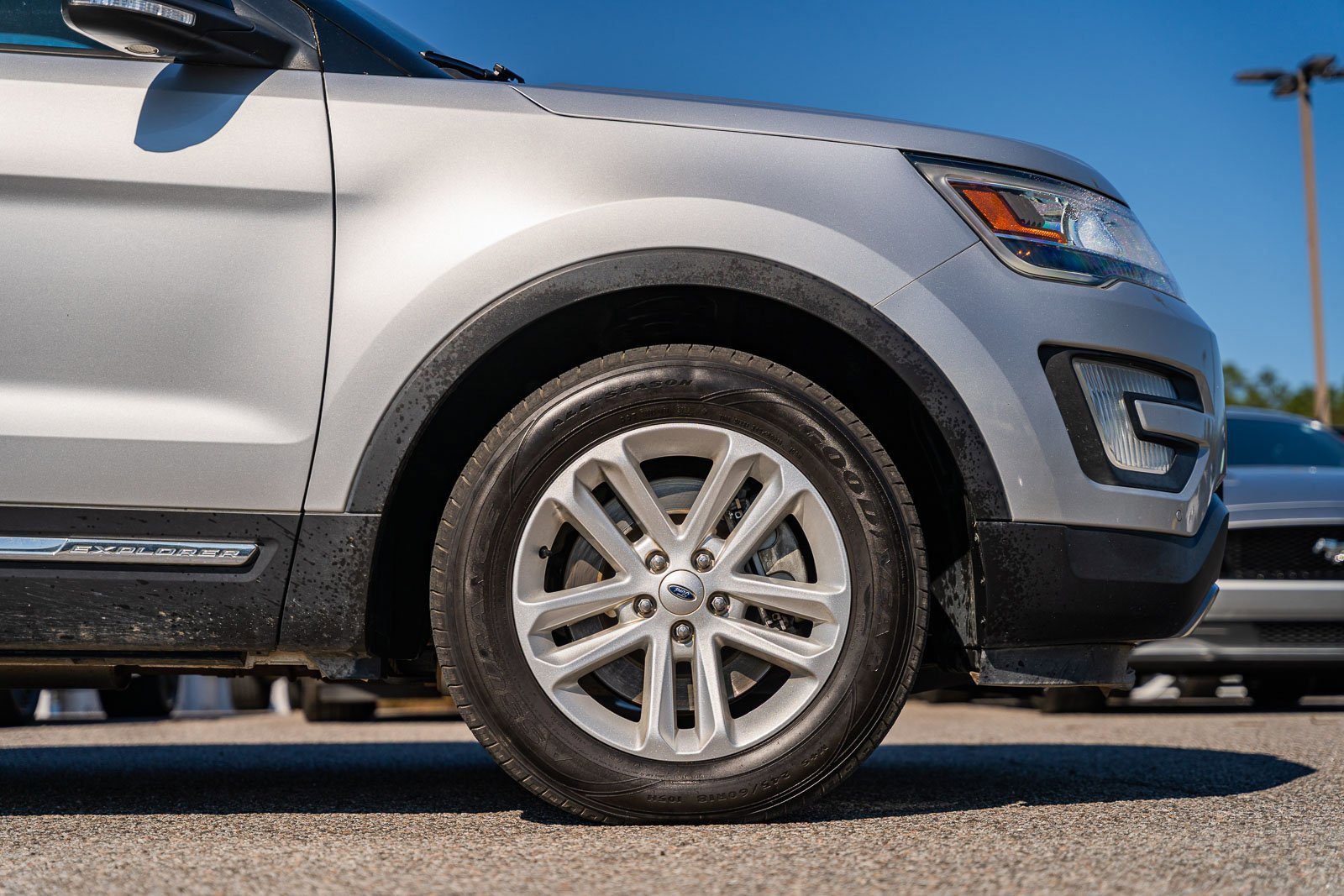 Certified 2017 Ford Explorer XLT w/ Equipment Group 202A image 9