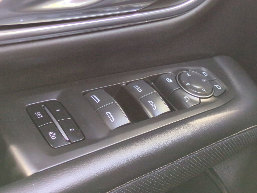 Used 2024 Chevrolet Suburban Premier image 29