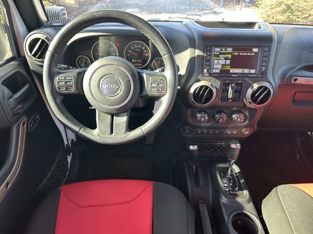 Used 2017 Jeep Wrangler Unlimited Sahara AWD/4WD image 15